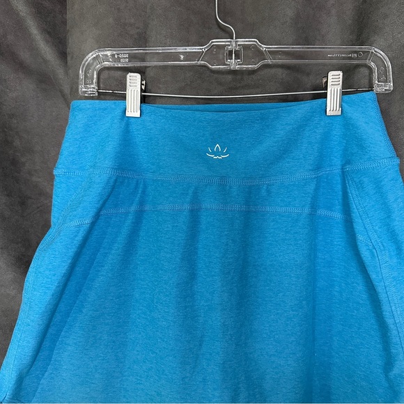 💙 BEYOND YOGA Spacedye Movement Skirt Cali Blue - Bright Summer Skirt! Medium - Picture 9 of 14